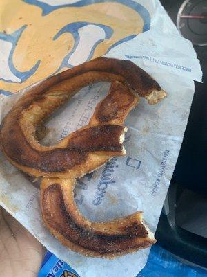 Cinnamon pretzel