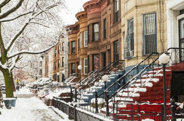 Snow covering row homes in New York