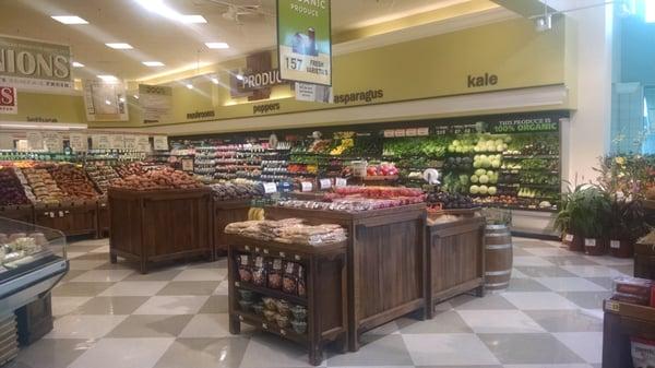 Produce looks nicely organized with a great selection.