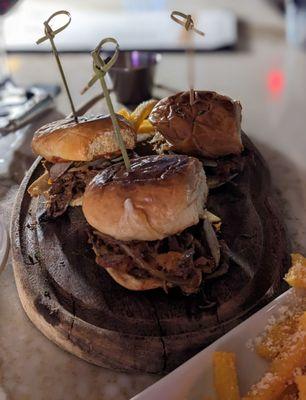 Braised beef rib sliders