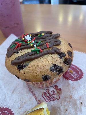 Chocolate chip muffin