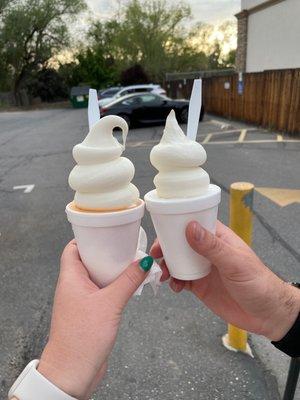 Peach and coconut cream gelatas! Kids size