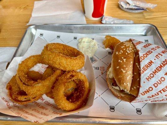 Bacon cheeseburger with onion rings