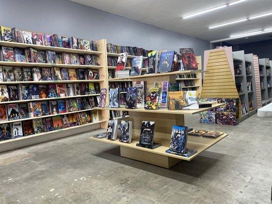 Lots of comics & graphic novels!