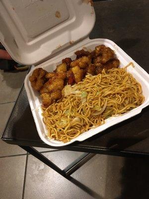 Time to try the chow mien, sweet fire chicken breast, and orange chicken. Expectations are racing as the mouth is watering