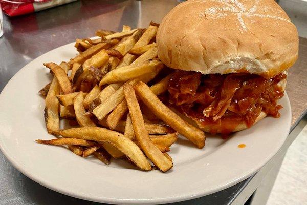 Pulled Pork BBQ with fries