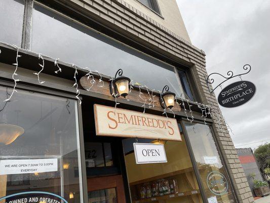 Exterior of Semifreddi's Bakery in Kensington.