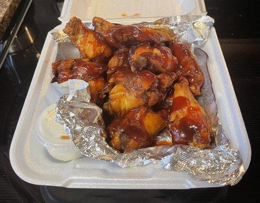 Wings w/ BBQ Sauce