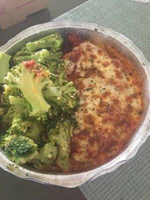 Chicken parm was to die for and broccoli was cooked with amazing seasoning.