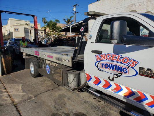 Jesse flat bedded our Sequoia truck to PB Big O TIres this past Sunday after our break down on the Coronado Bridge. Excellent service!!