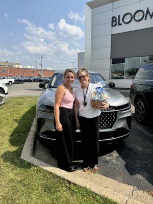 Lexi selling a vehicle to Kimberly from Iowa!