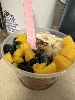 Acai bowl with granola, blueberries, banana and mango.