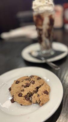 chocolate chip cookie sundae