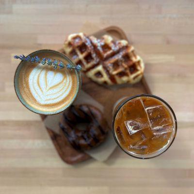 [Hot] Honey Lavender Latte, Iced Caramel Macchiato, Plain Croffle, Espresso Cake Donut