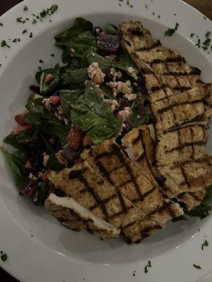 Baby spinach salad with chicken