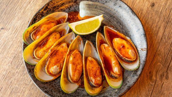 Green Mussels in Garlic Butter Sauce