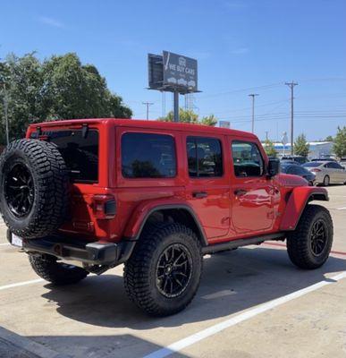 Jeep 392 with 37s and 20 inch wheels from central alps