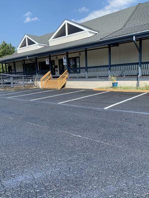 Sealing and stripping parking lot in Leesburg va