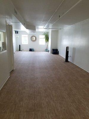 Immaculate studio is fully upgraded with unique soft flooring that minimizes stress to the joints.