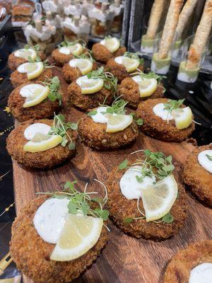 Crab cakes with lemon dill sauce