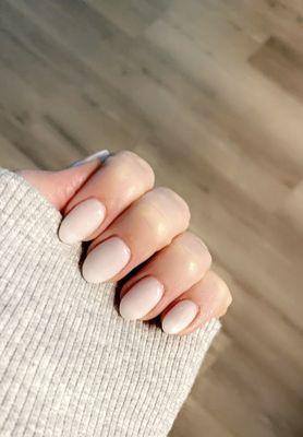 warm white // glow in the dark nails !