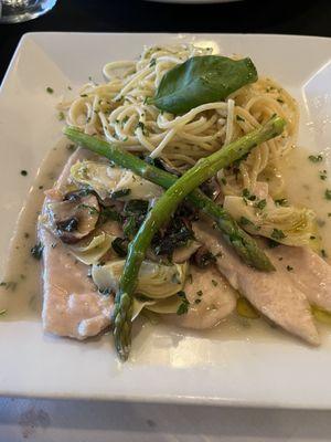 Lemon chicken with artichokes, mushrooms and asparagus