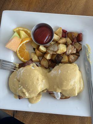 The eggs Benedict great sauce eggs are done properly could use a few more potatoes.  Yet my waist says no.