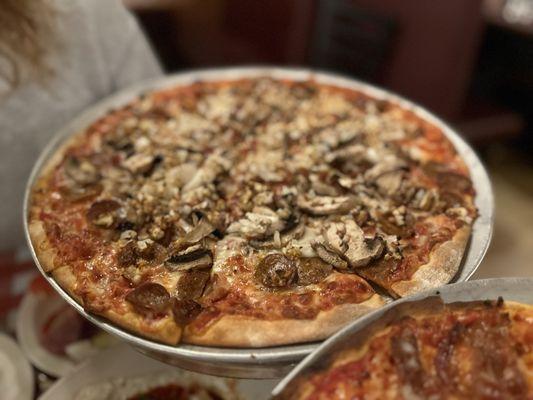 Mushroom , Onion And Sausage Pizza (garlic too)