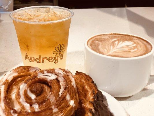 A tea lemonade, a latte, and a cinnamon bun from our pastry provider Bread & Cie!