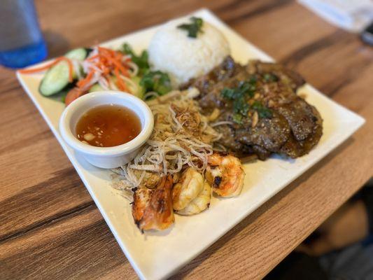 G16. Grilled Pork, Shrimp, Shredded Skin & Egg Roll Over Rice Plate