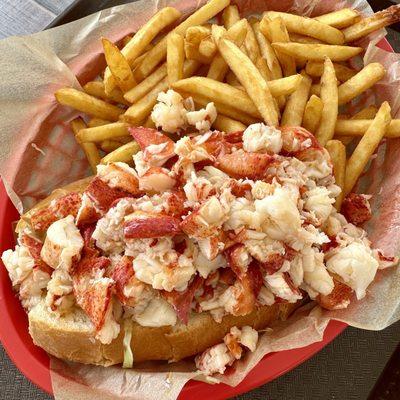 Hot lobster roll