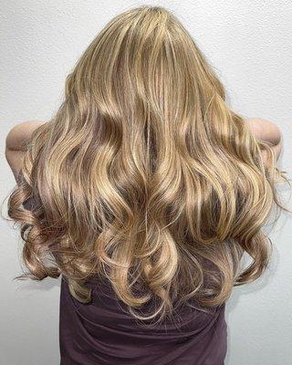 Dimensional blonde color service