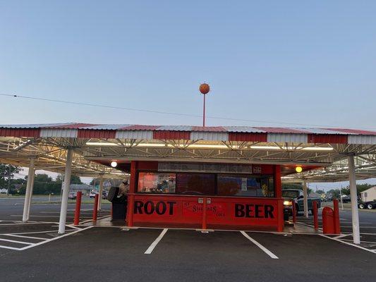 Just getting ready to pull up at Stewart's root beer. The place is spotless and ready to take our order. I'm excited.