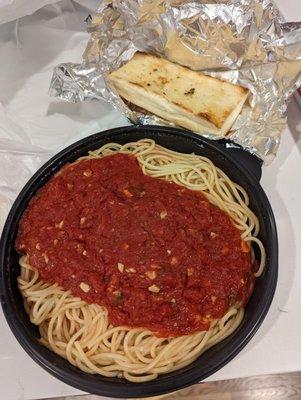 Spaghetti with marinara and side of garlic bread