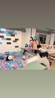 Ball pit