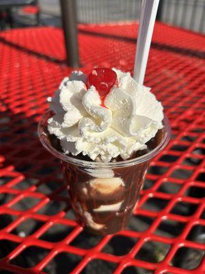 Hot fudge sundae