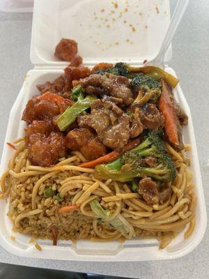 Orange chicken + beef Broccoli Beef