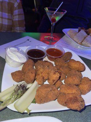 Boneless chicken wings - Appletini in background