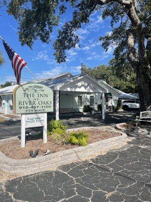 The Inn at River Oaks