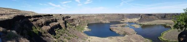 Dry Falls and one of the many lakes