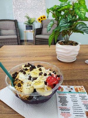 Acai smoothie bowl in a calming atmosphere