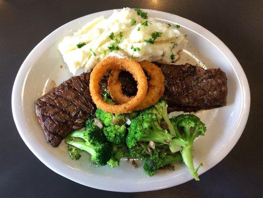 Romanian skirt steak with mashed potatoes, broccoli, and onion rings