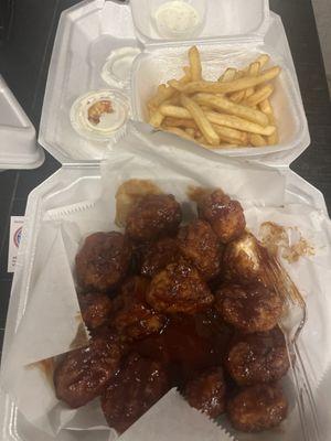 Boneless wings & fries