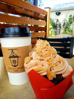 Lantern latte w/amaretto & french vanilla, and a chocolatey crumbly cupcake wonderland