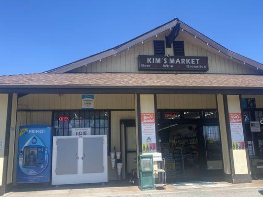 Kims market in carpinteria