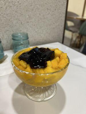 Herbal jelly with mango sago