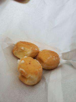 5 donut holes for $1. Needs more icing...