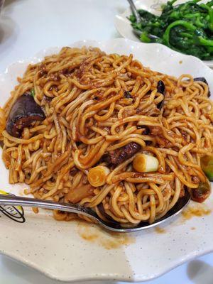 Eggplant E-fu noodles with garlic sauce