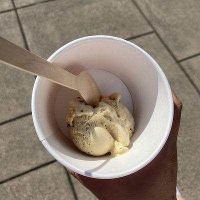 Mini brownie vs Blondie scoop in cup