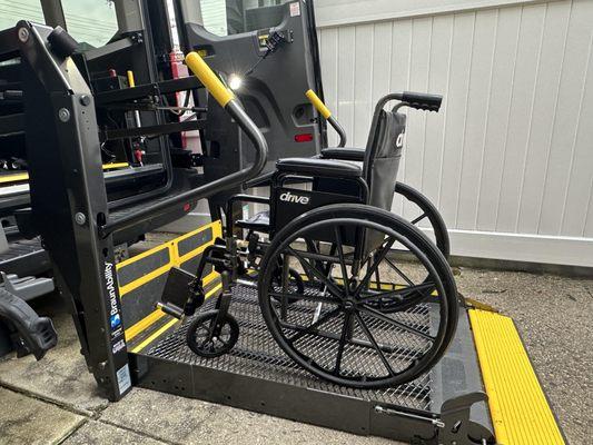 Accessible Vans with Hydraulic Ramps up to 1000 lbs lift capacity